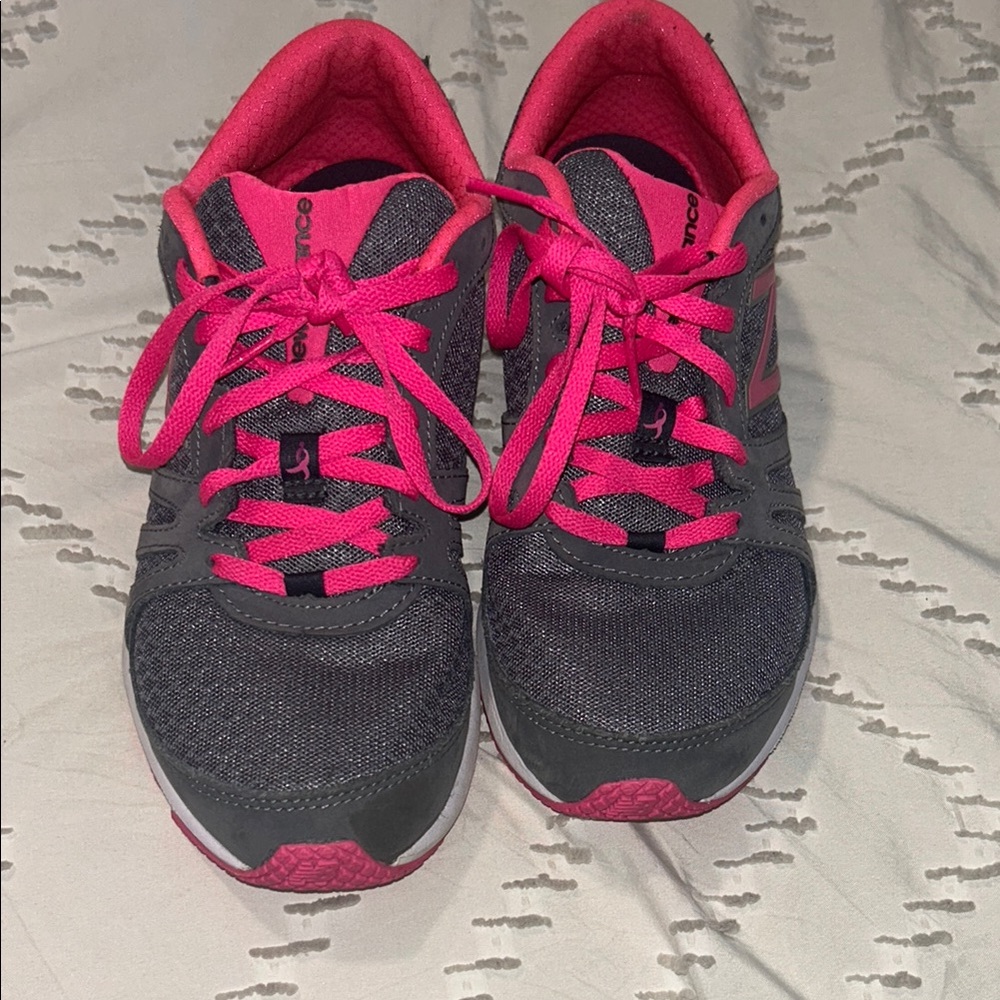 EUC New Balance Training 577 Gray Pink Athletic Shoes Womens 7 Breast Cancer